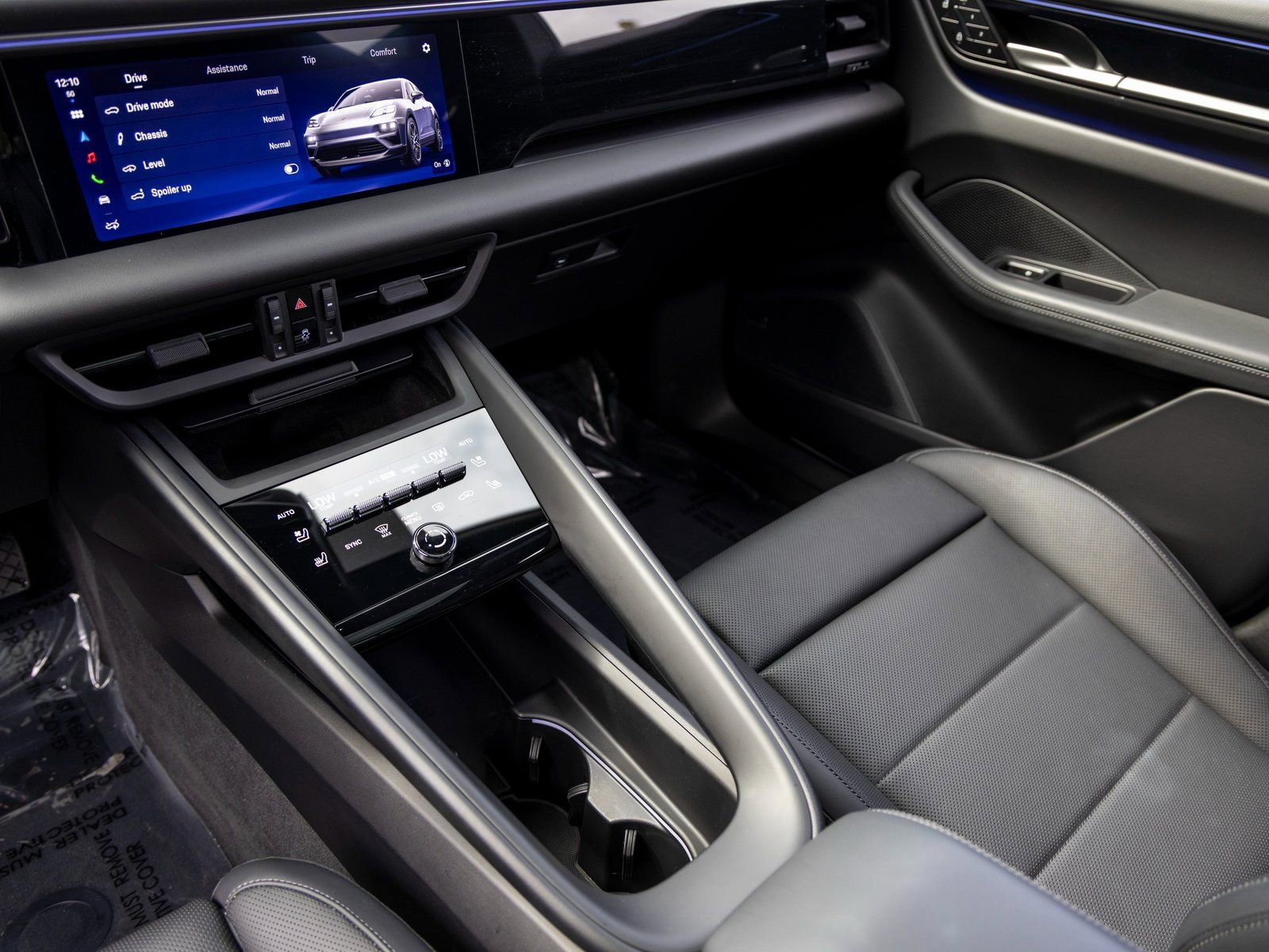 Certified 2025 Porsche Macan Electric image 37