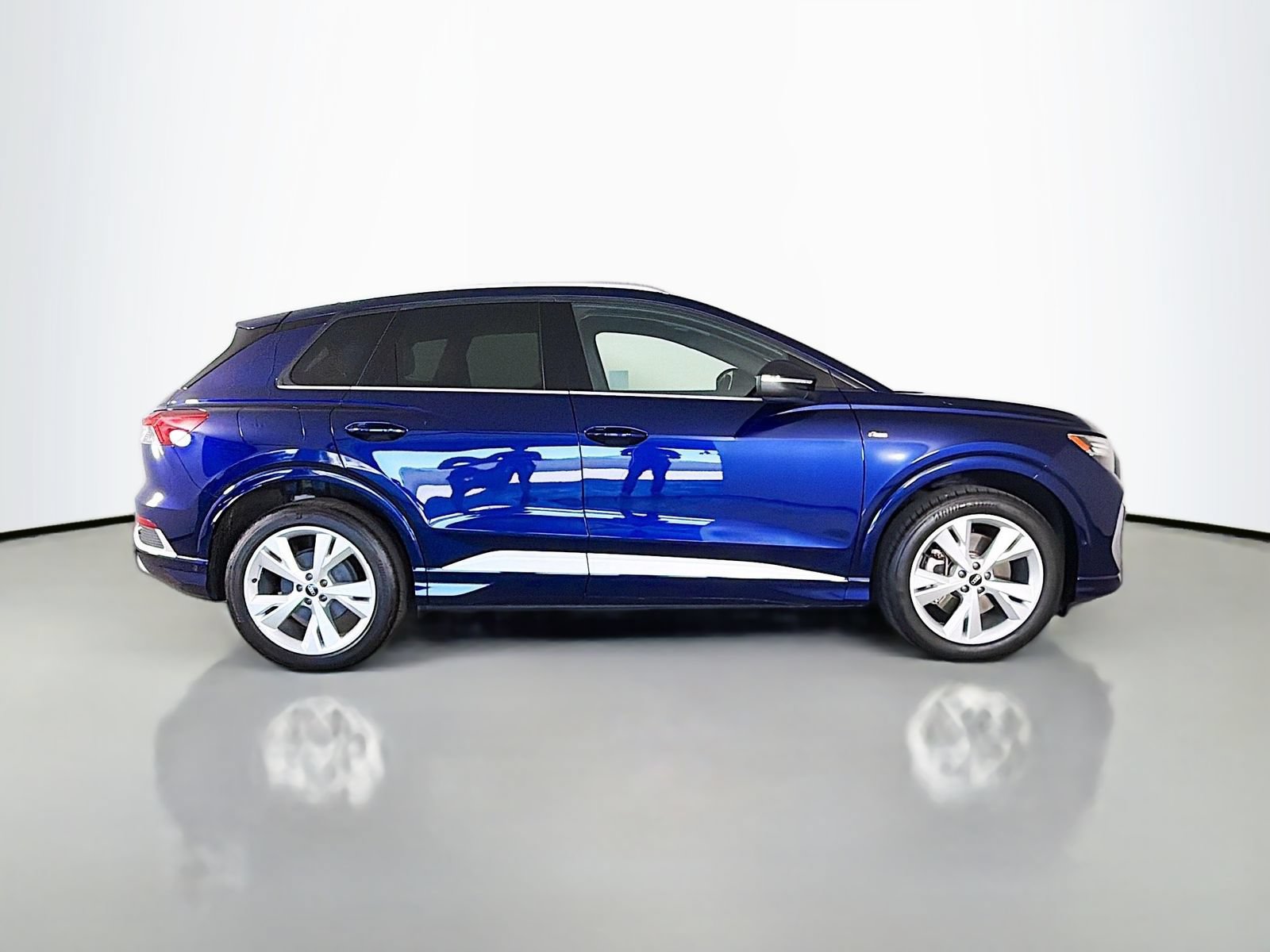 Certified 2023 Audi Q4 e-tron Prestige w/ 20" Wheel Package AWD/4WD image 8