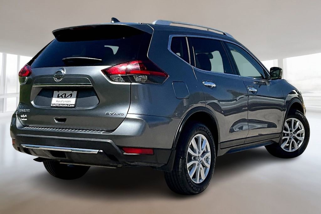 Used 2018 Nissan Rogue SV w/ Premium Package image 6