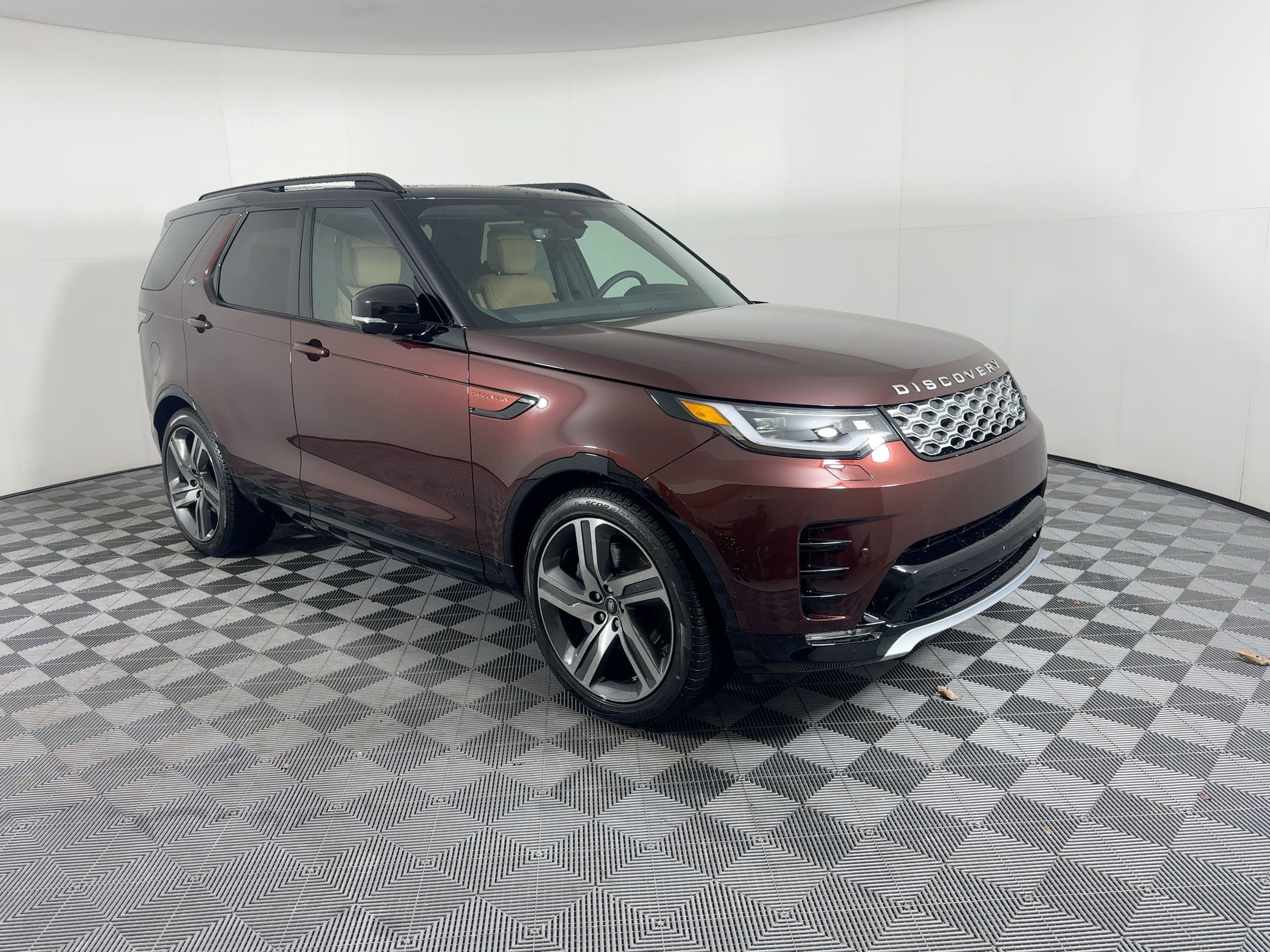 New 2026 Land Rover Discovery Limited Edition image 8