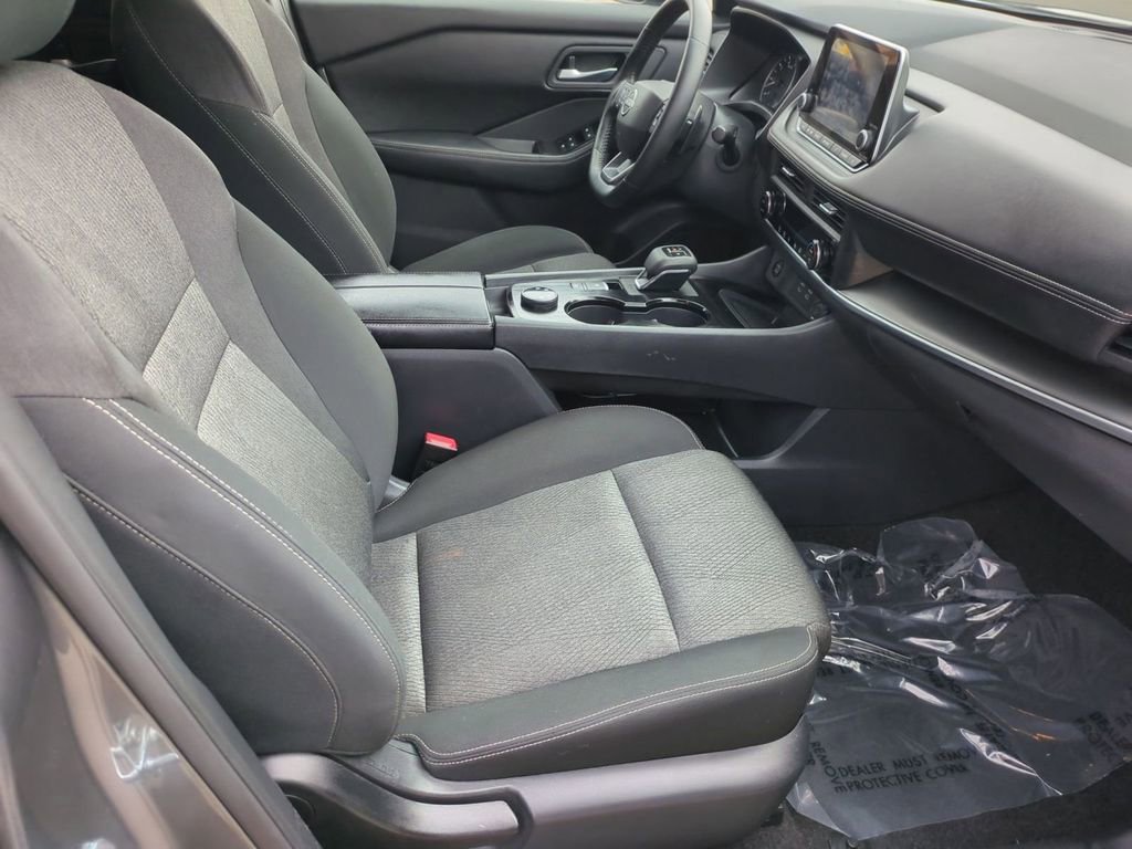 Used 2025 Nissan Rogue SV image 26