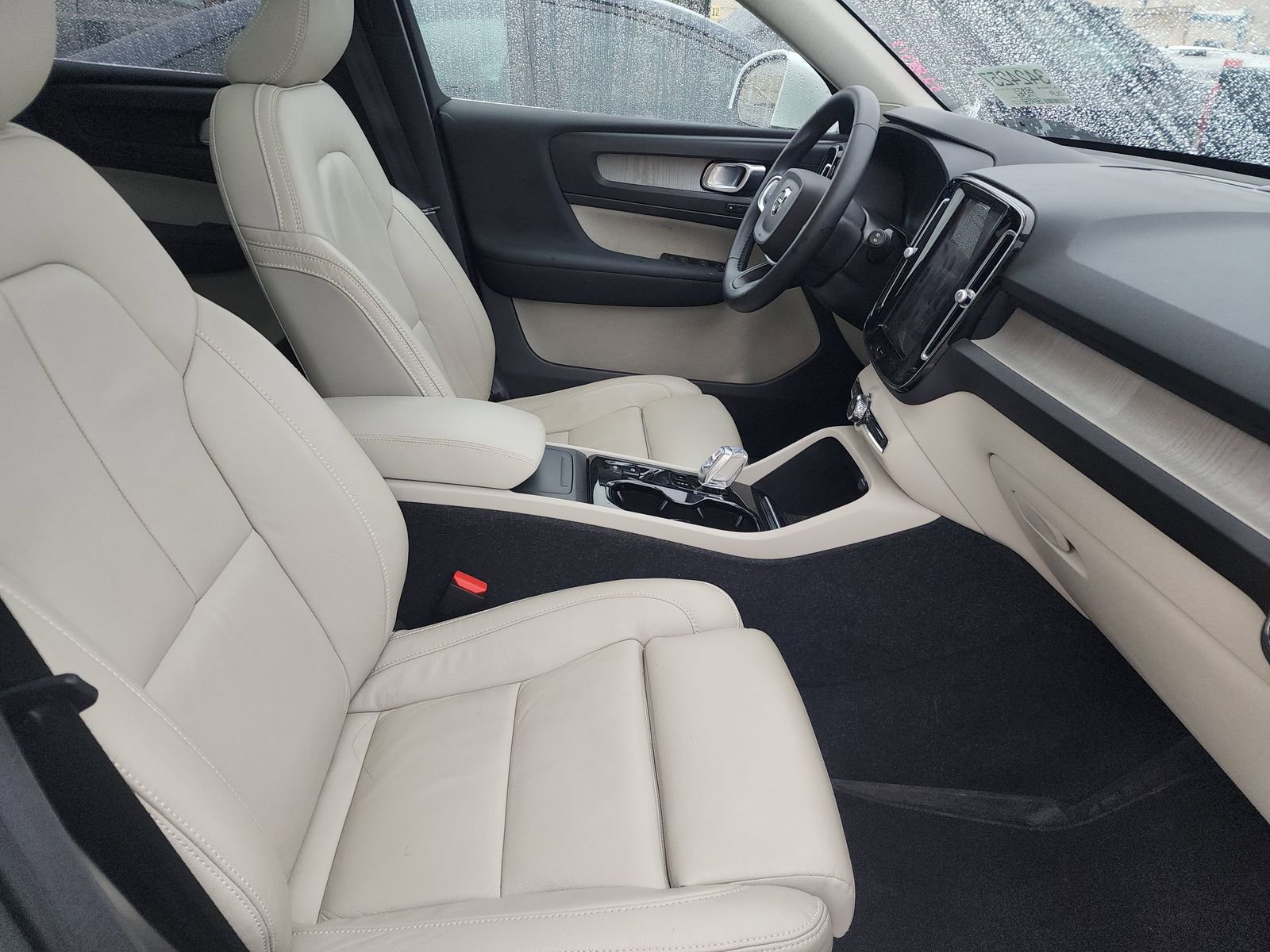 Used 2023 Volvo XC40 B4 Plus w/ Driver Assist Package FWD image 15