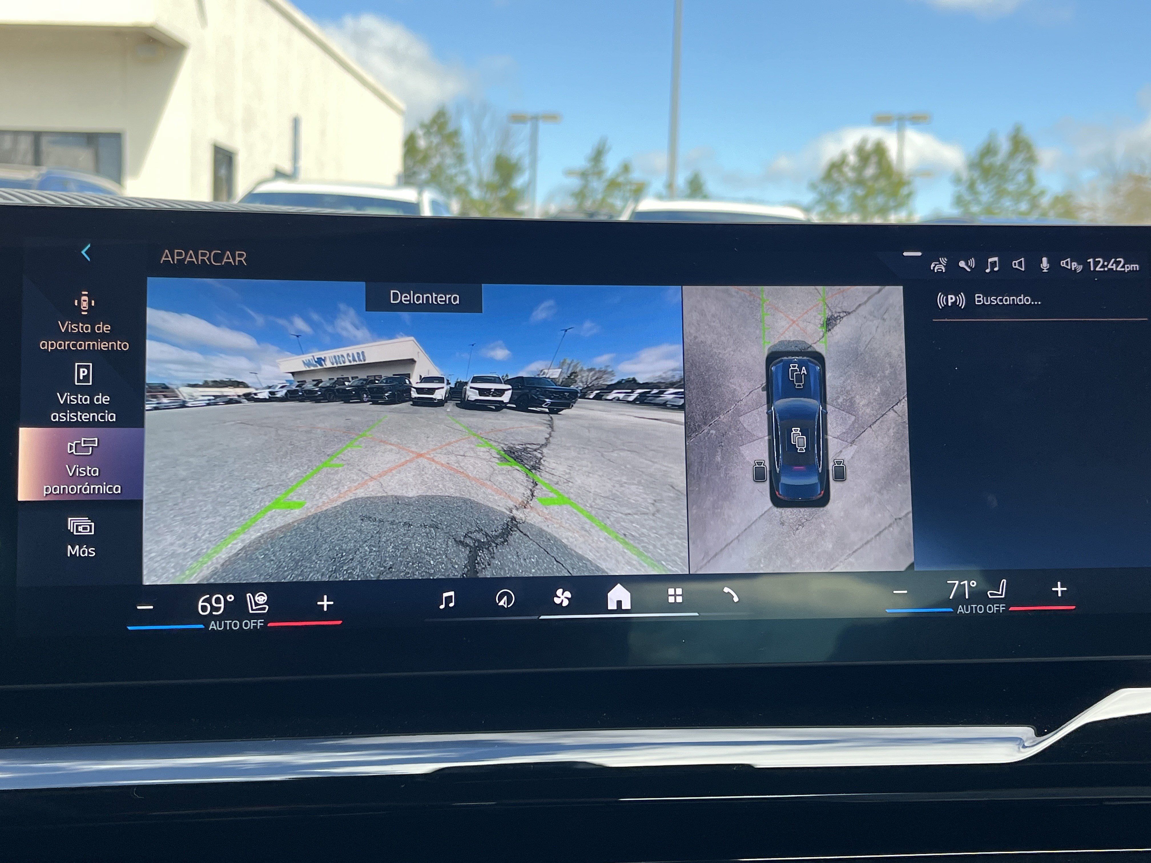 Used 2024 BMW 530i w/ Premium Package image 4