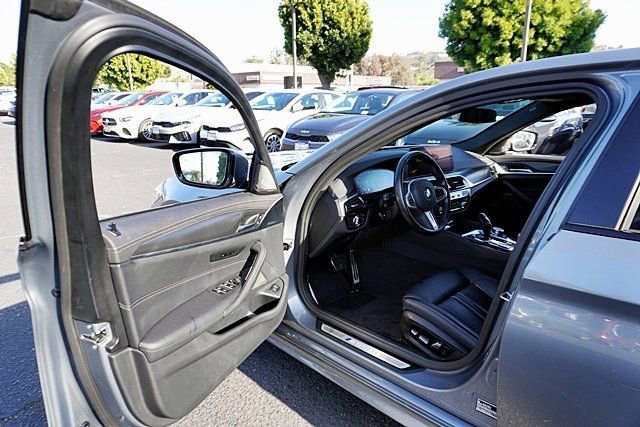 Used 2023 BMW M550i xDrive w/ Shadowloine Package AWD/4WD image 43