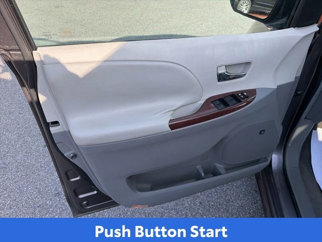 Used 2011 Toyota Sienna XLE w/ Premium Pkg FWD image 19