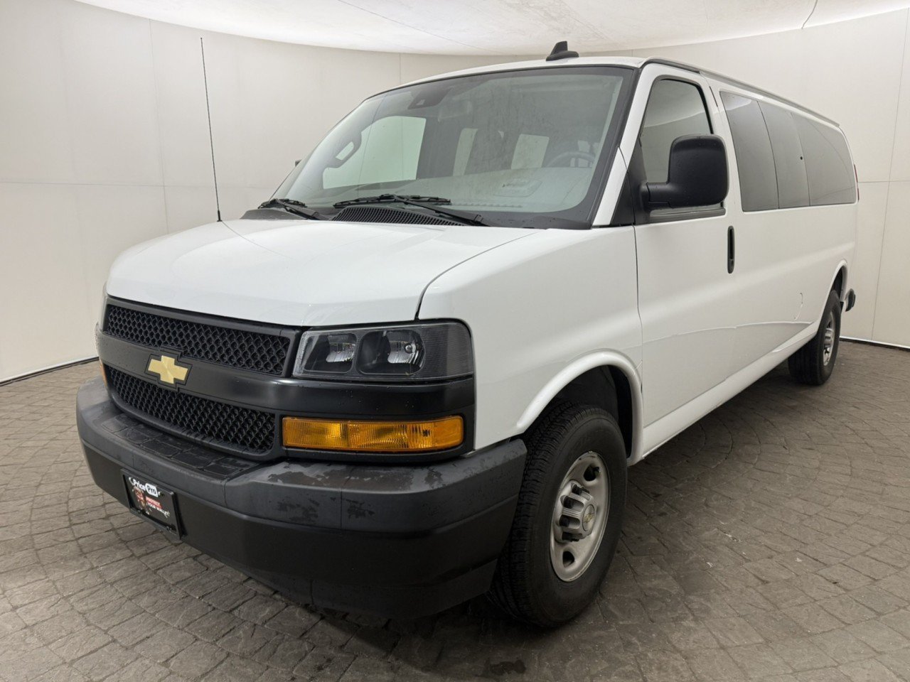 Used 2024 Chevrolet Express 3500 LS RWD image 3