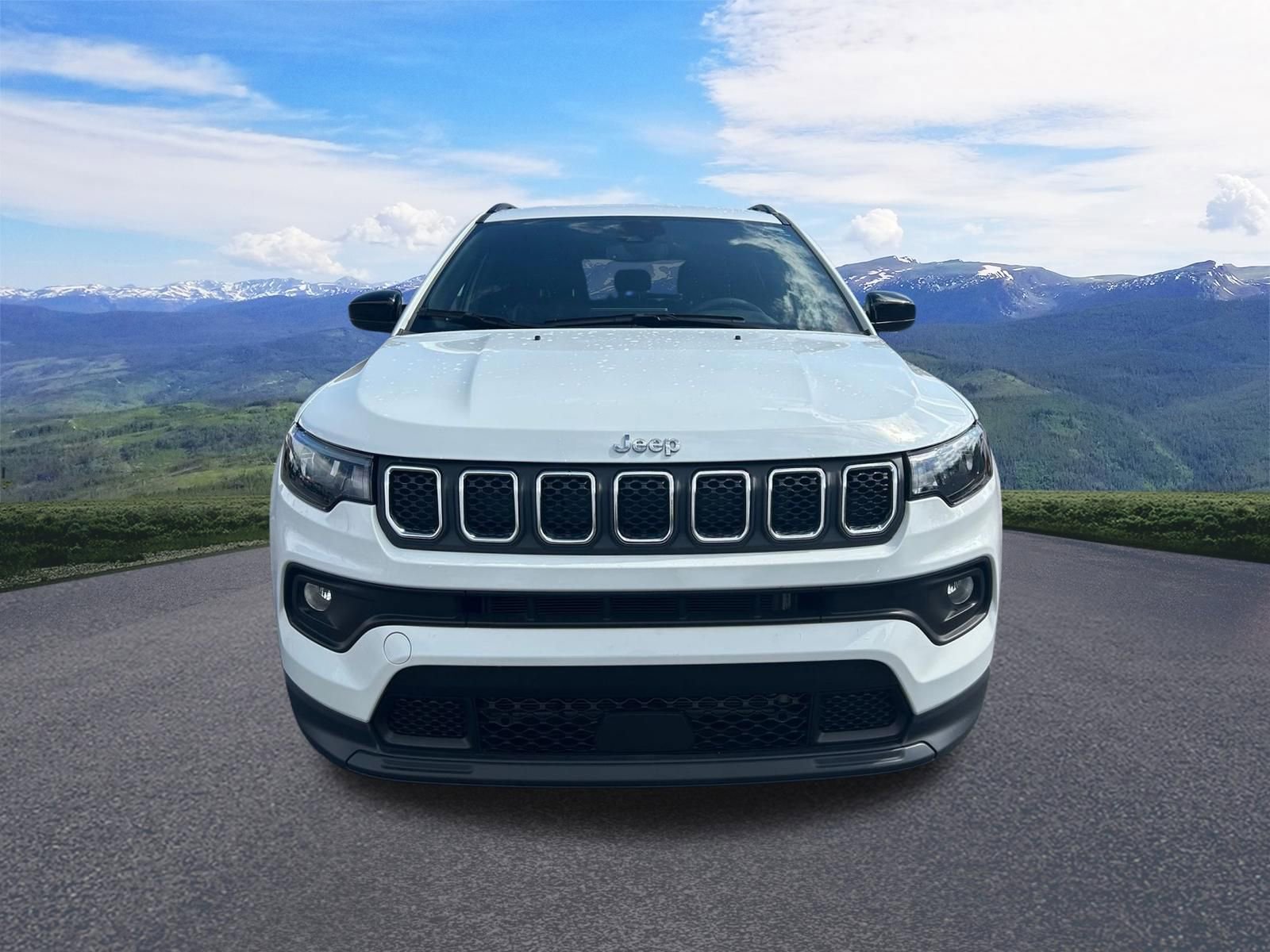 Used 2024 Jeep Compass Latitude AWD/4WD image 9