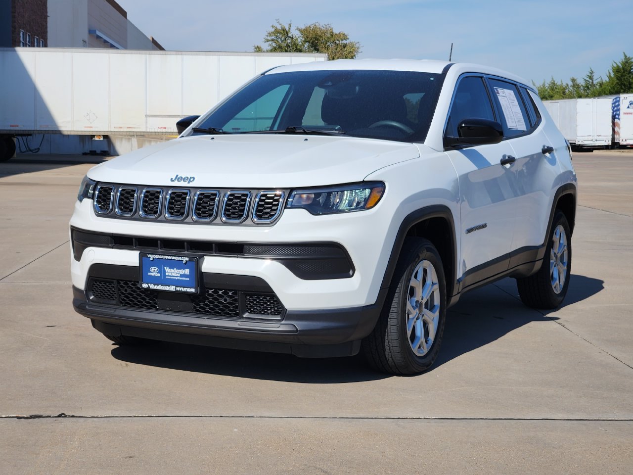Used 2025 Jeep Compass Sport AWD/4WD image 2