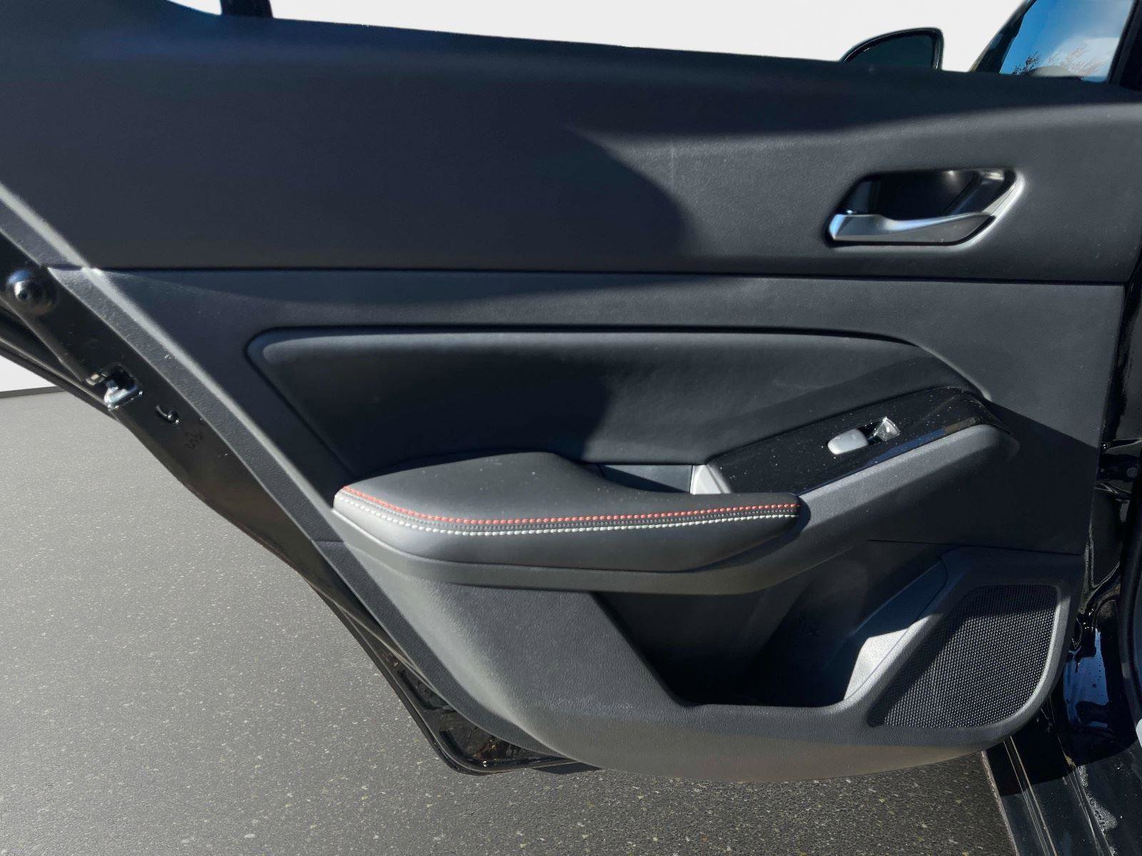 Used 2024 Nissan Altima 2.5 SR w/ SR Premium Package image 11