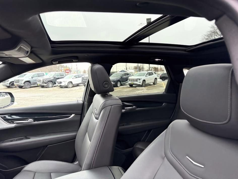 Used 2025 Cadillac XT5 Premium Luxury image 12