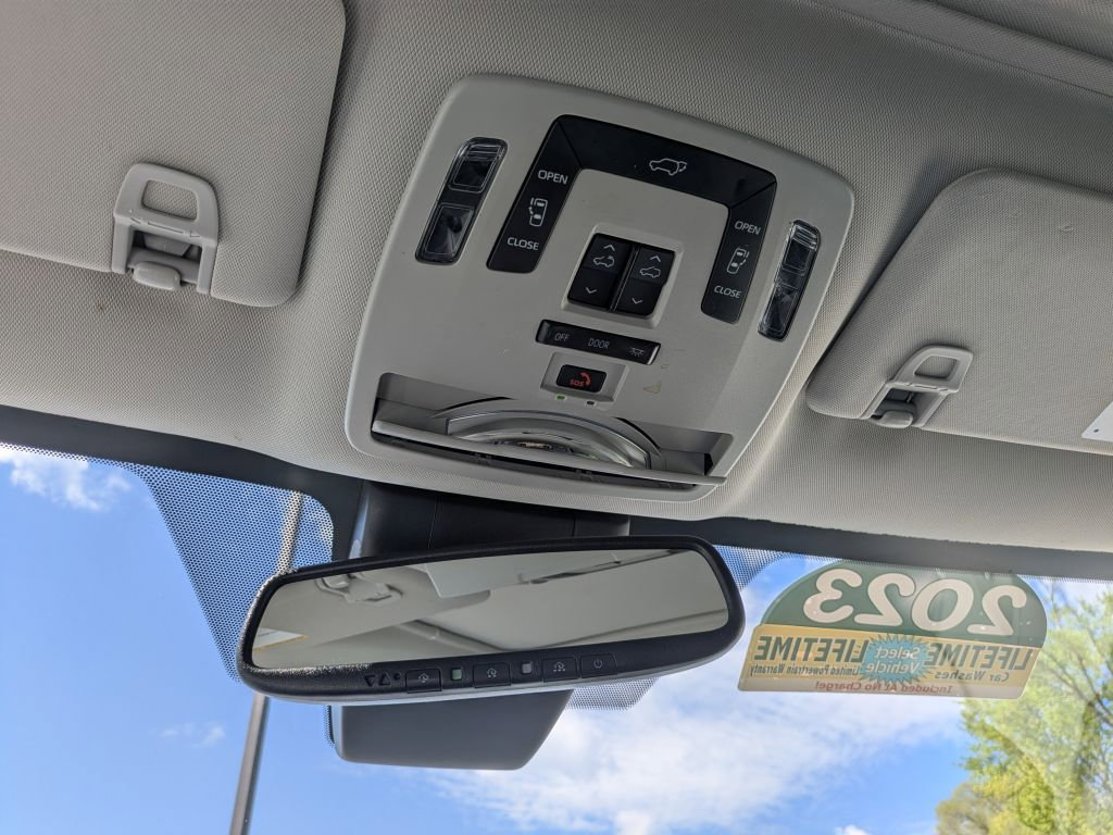 Used 2023 Toyota Sienna XLE AWD/4WD image 24