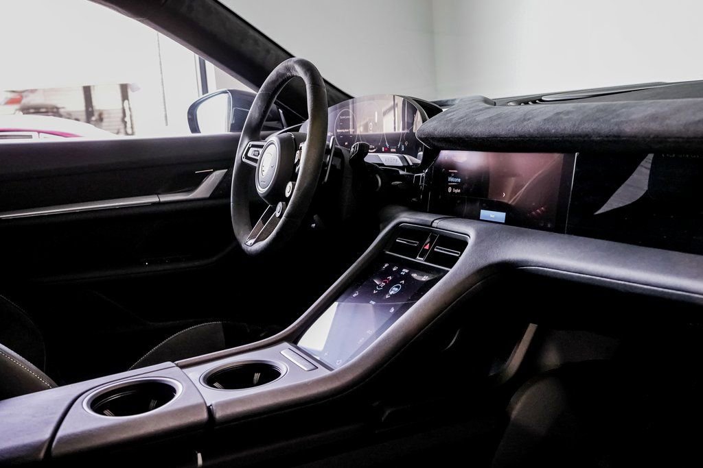 Certified 2025 Porsche Taycan Turbo GT image 36
