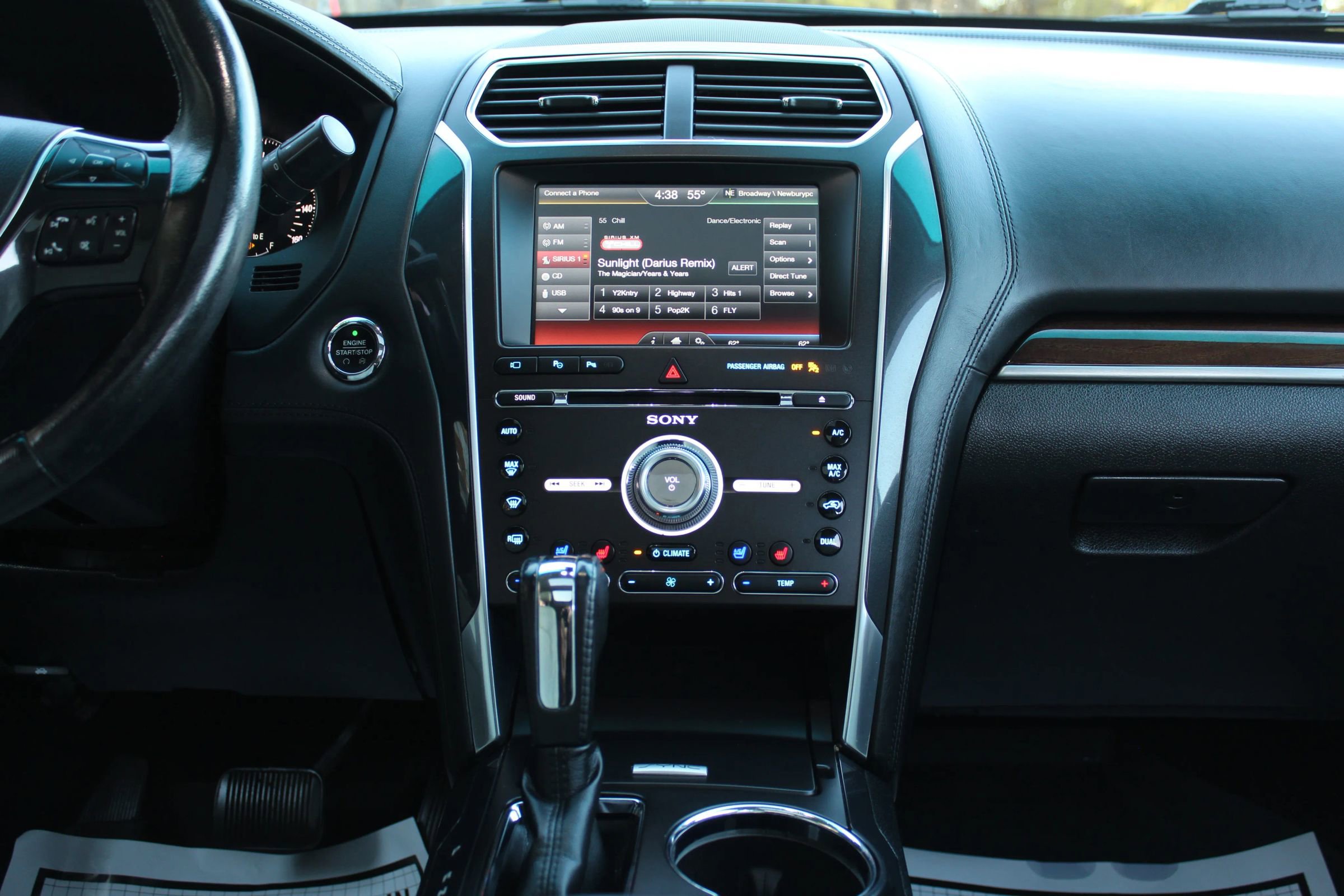 Used 2016 Ford Explorer Platinum image 22