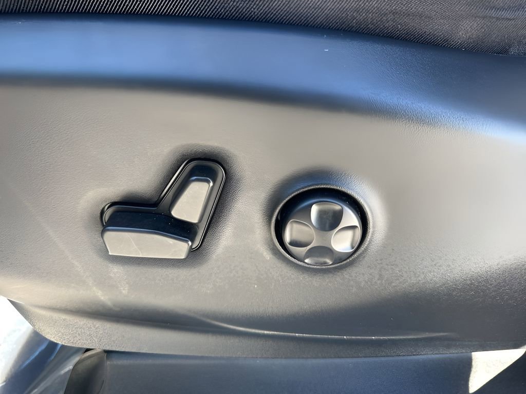 Used 2024 Chrysler Pacifica Touring-L image 10