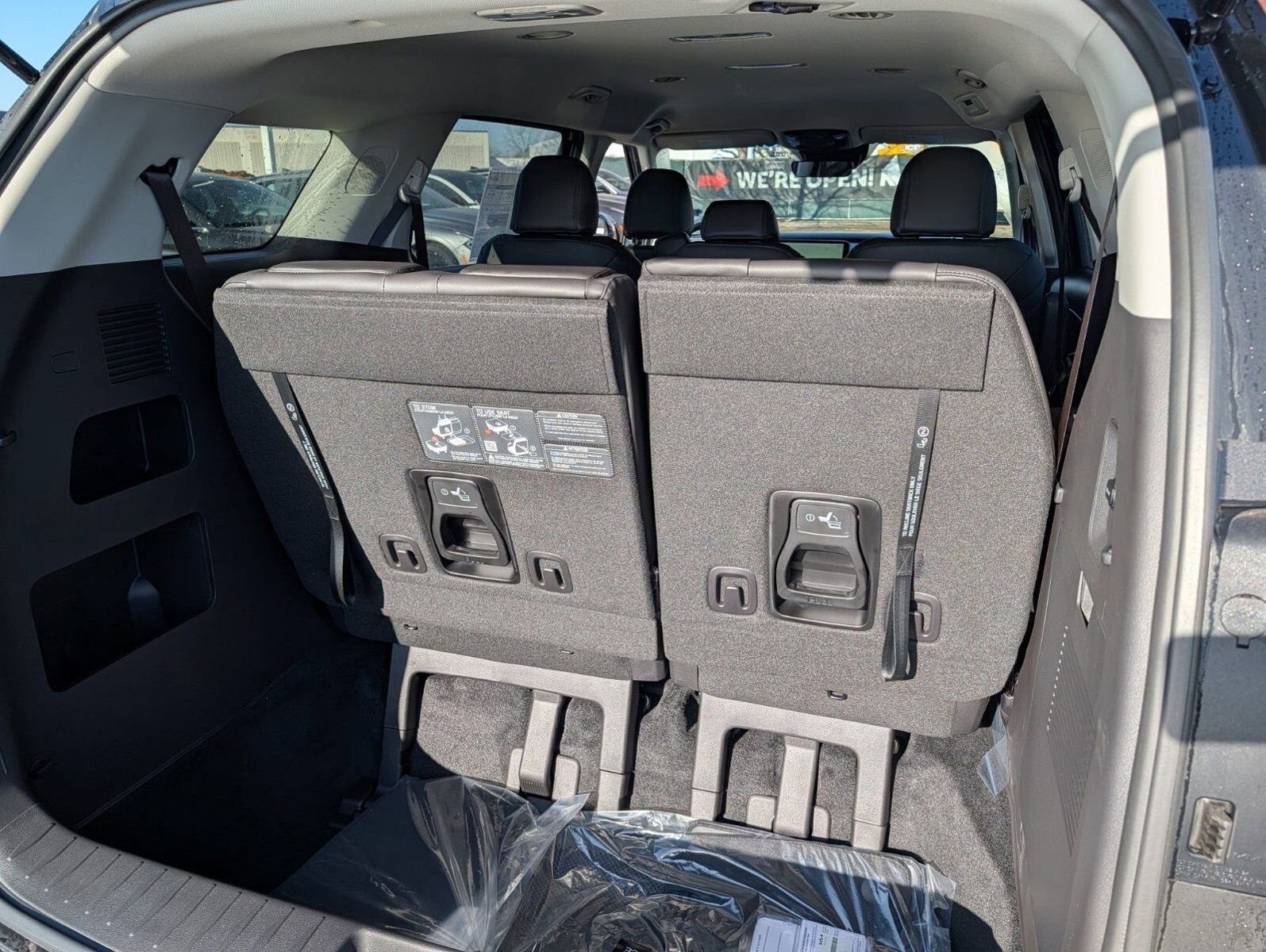 Used 2026 Kia Carnival FWD image 20