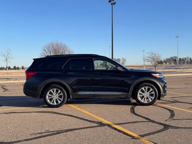 Used 2023 Ford Explorer XLT w/ Equipment Group 202A image 2