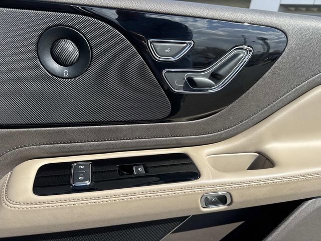 Used 2020 Lincoln Aviator Reserve w/ Equipment Group 201A image 12
