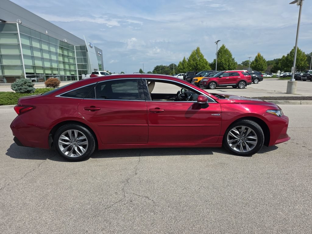 Used 2019 Toyota Avalon XLE w/ Moonroof Package FWD image 8