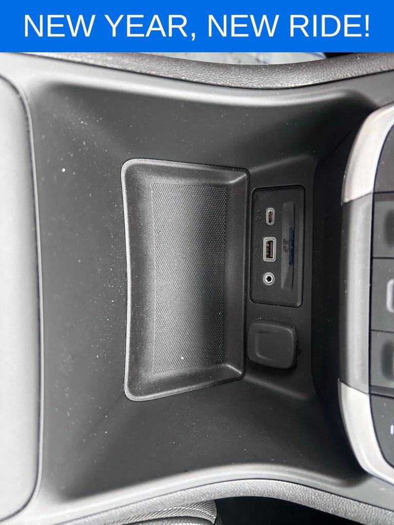 Used 2024 GMC Terrain SLT image 31