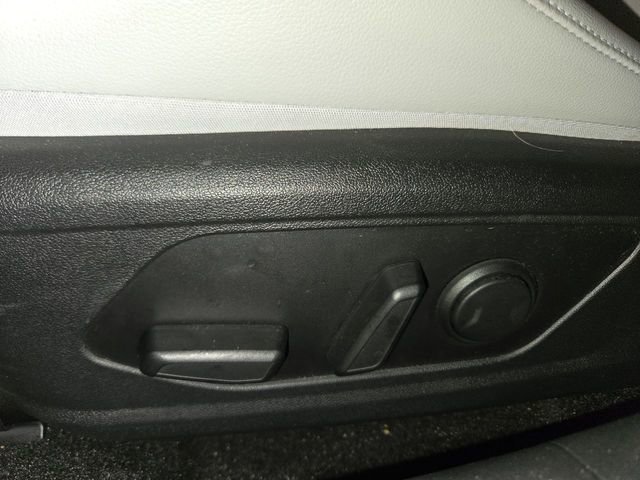 Used 2023 Hyundai Elantra Limited w/ Cargo Package FWD image 12