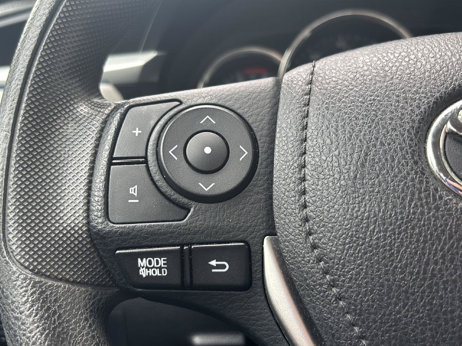 Used 2016 Toyota Corolla LE FWD image 9