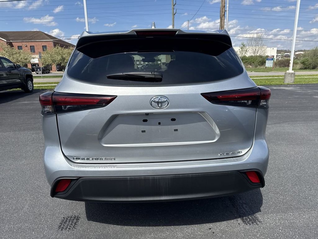 Used 2025 Toyota Highlander XLE AWD/4WD image 7