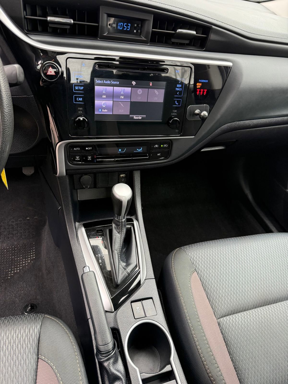 Used 2019 Toyota Corolla LE FWD image 17