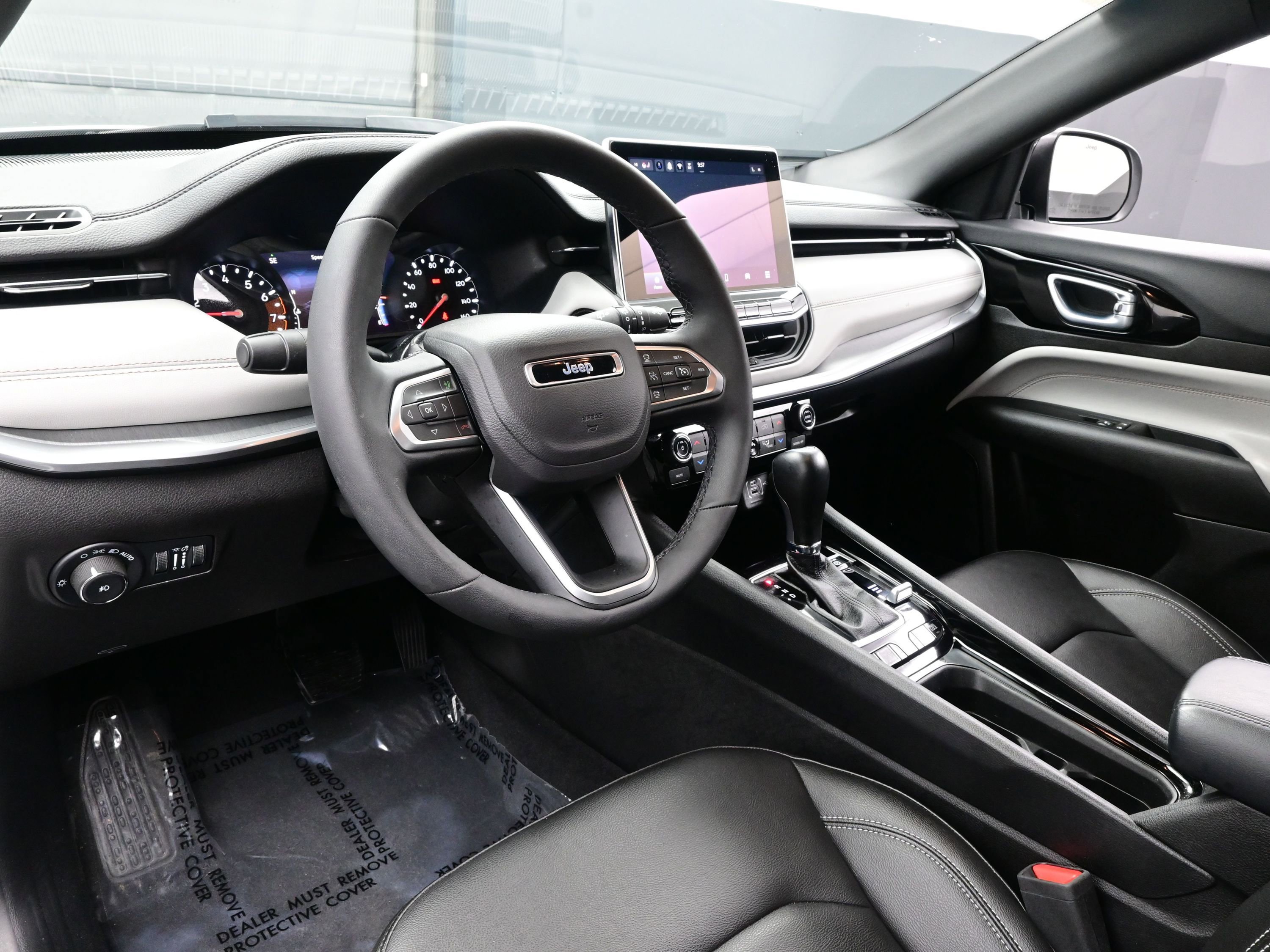 Used 2025 Jeep Compass Limited image 13