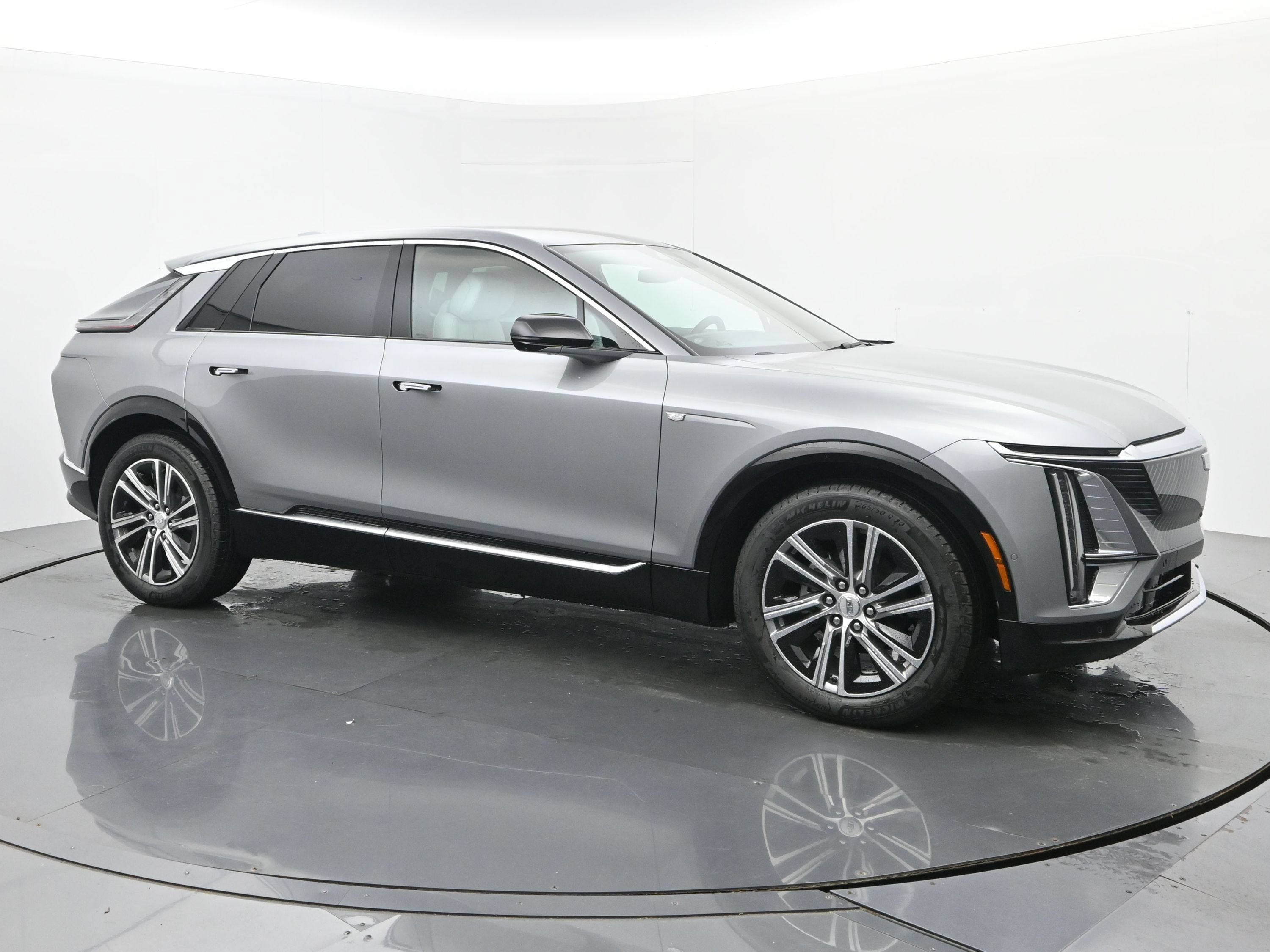 New 2026 Cadillac Lyriq Luxury w/ LPO, Floor Liner Package AWD/4WD image 7