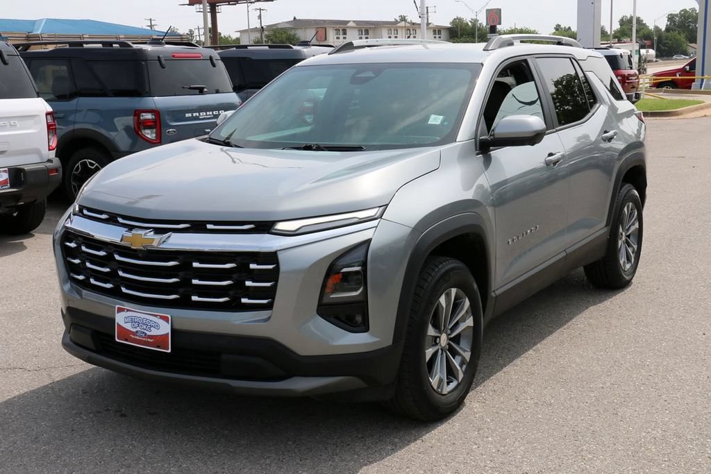 Used 2025 Chevrolet Equinox LT w/ Convenience Package II AWD/4WD image 2