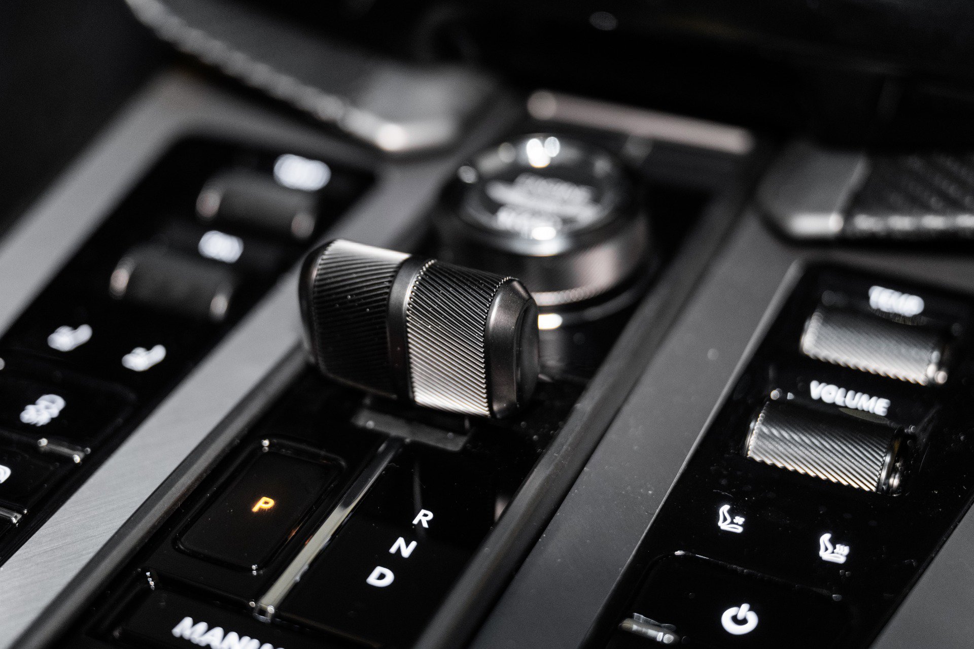 Used 2025 Aston Martin Vanquish image 36