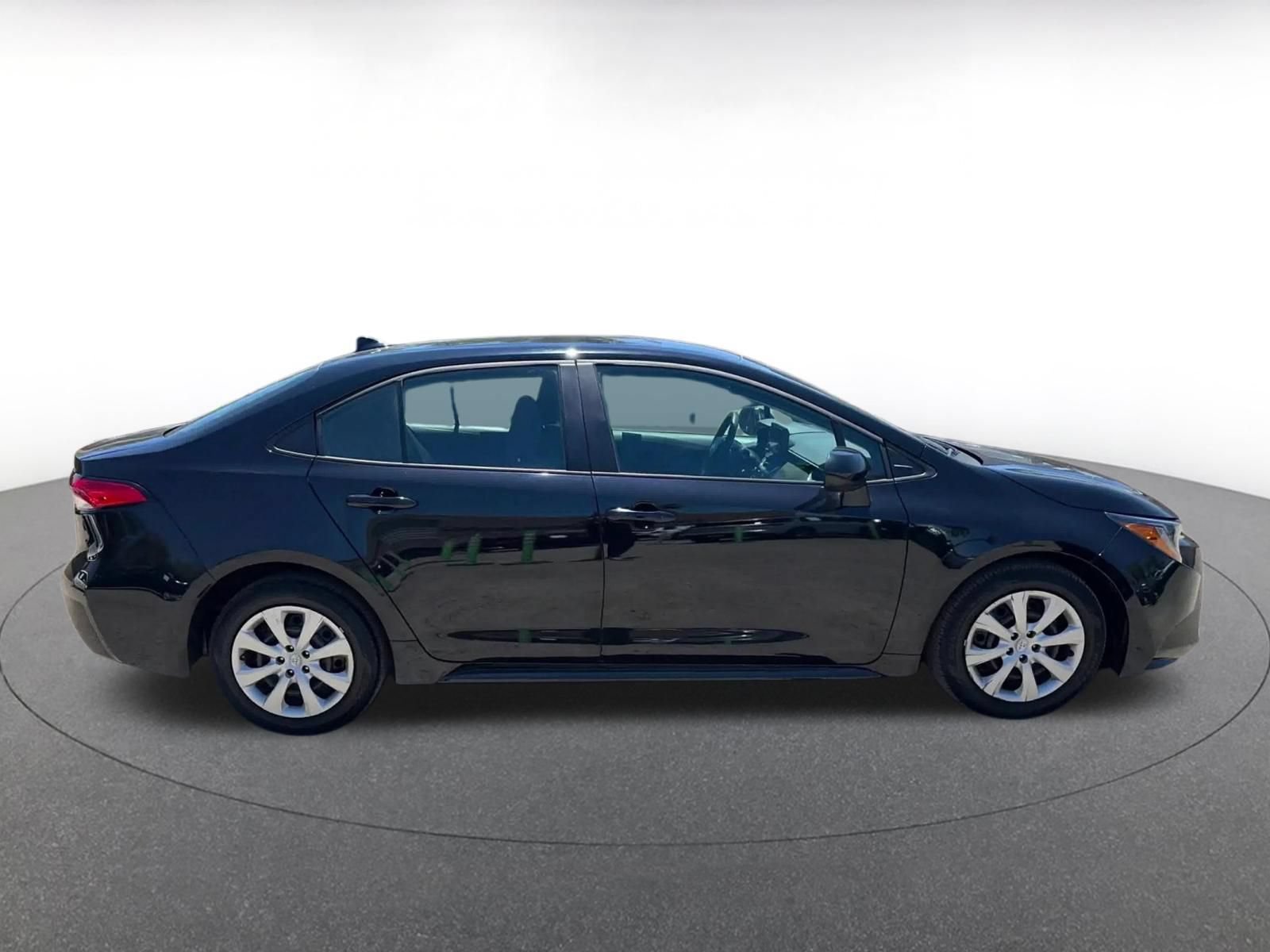 Used 2025 Toyota Corolla LE FWD image 16