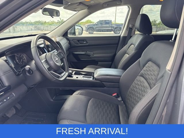 Used 2025 Nissan Pathfinder SV image 8