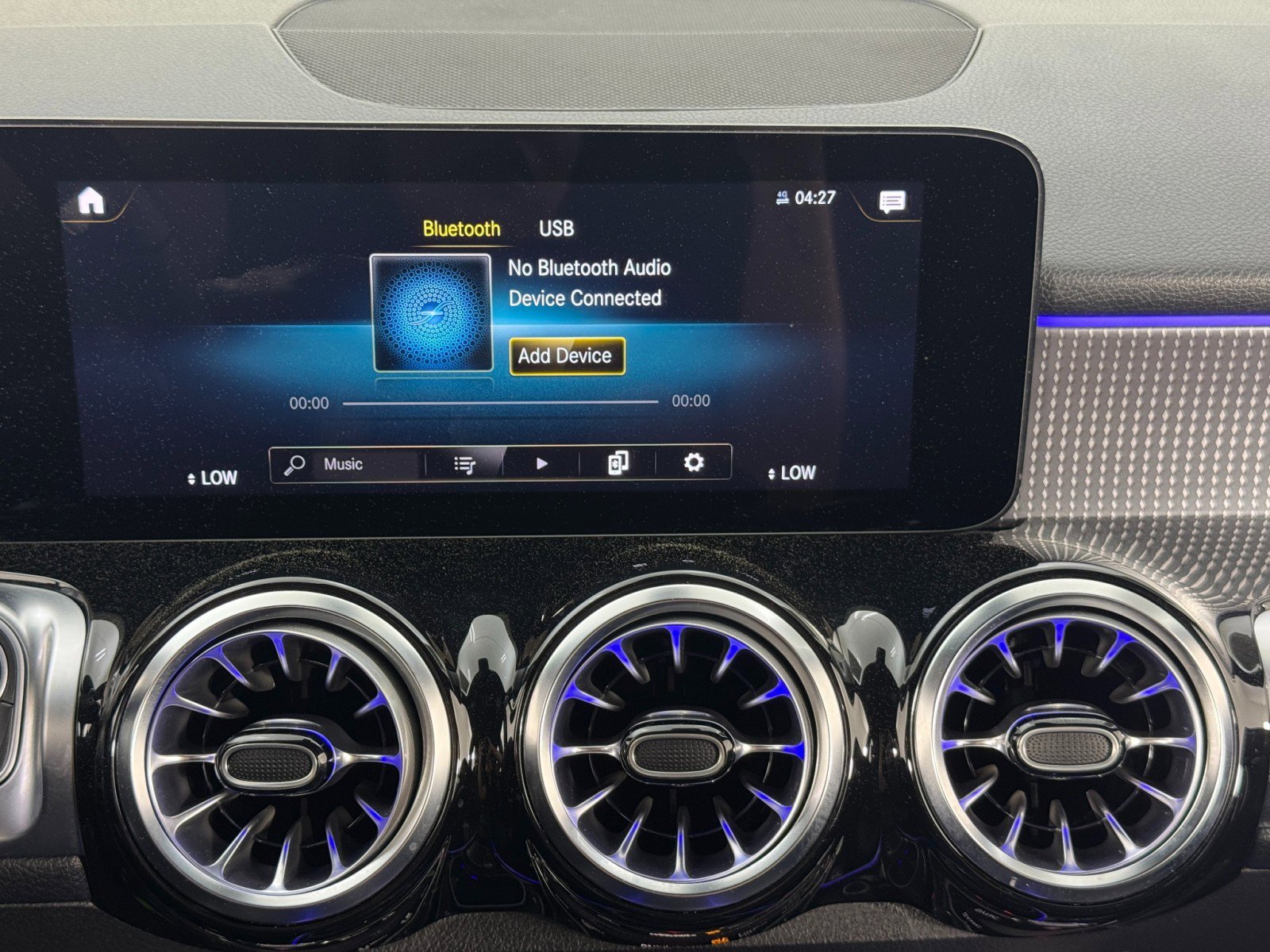 Used 2022 Mercedes-Benz GLB 250 w/ Premium Package Lite image 25