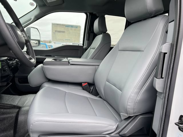 New 2025 Ford F450 XL w/ XL Chrome Package RWD video 3
