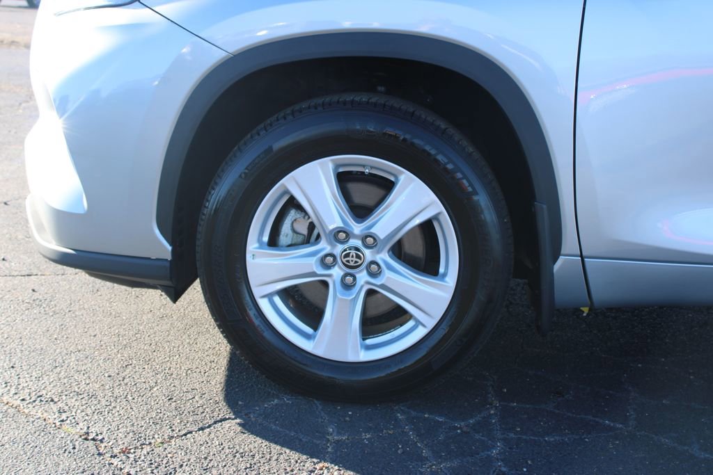 Used 2024 Toyota Highlander LE image 18
