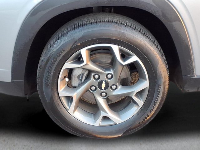 Used 2024 Chevrolet Trax LT w/ LT Convenience Package FWD image 9