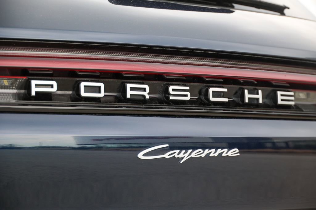Certified 2025 Porsche Cayenne AWD/4WD image 11