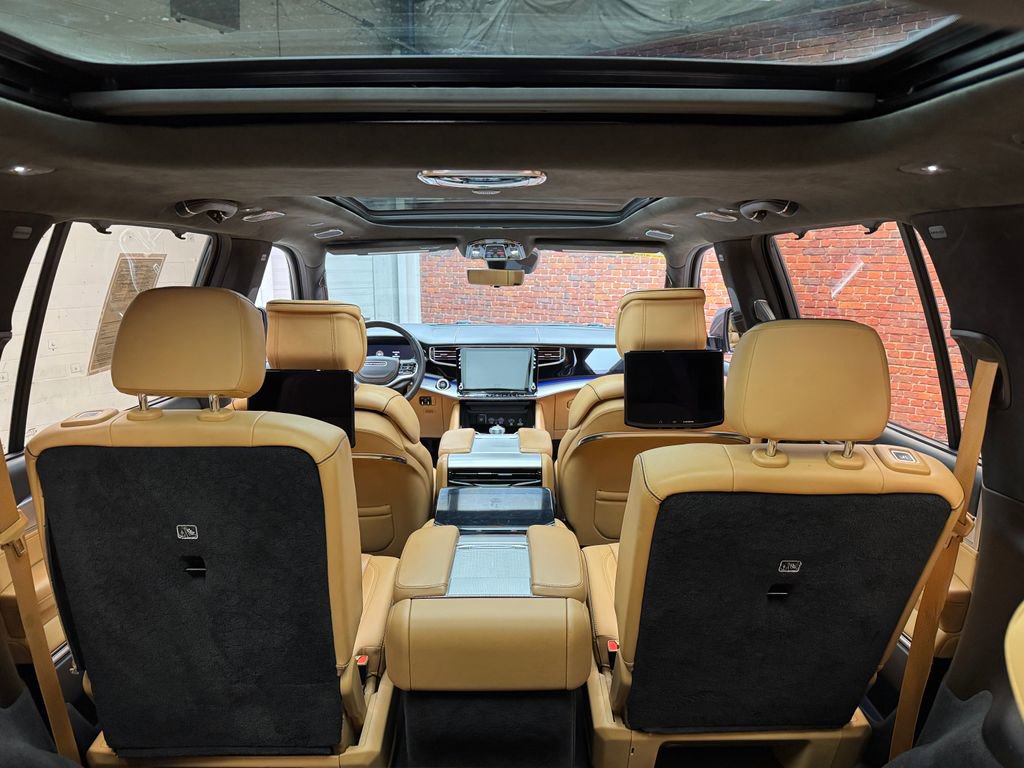 Used 2022 Jeep Grand Wagoneer Series III w/ Rear Seat Video Group 1 AWD/4WD image 29