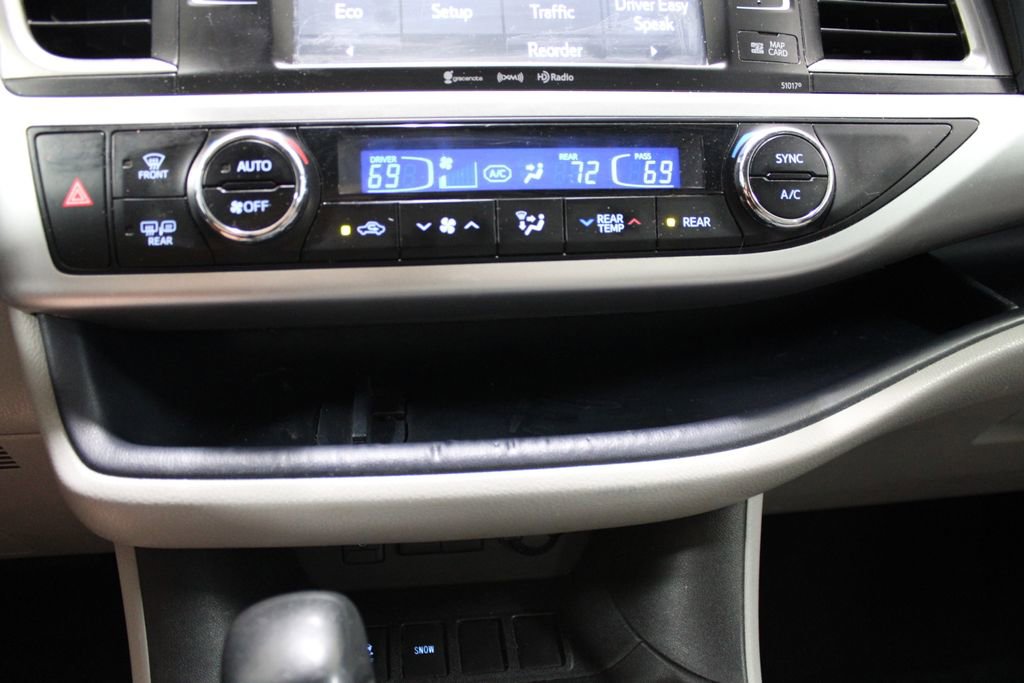 Used 2018 Toyota Highlander XLE FWD image 32