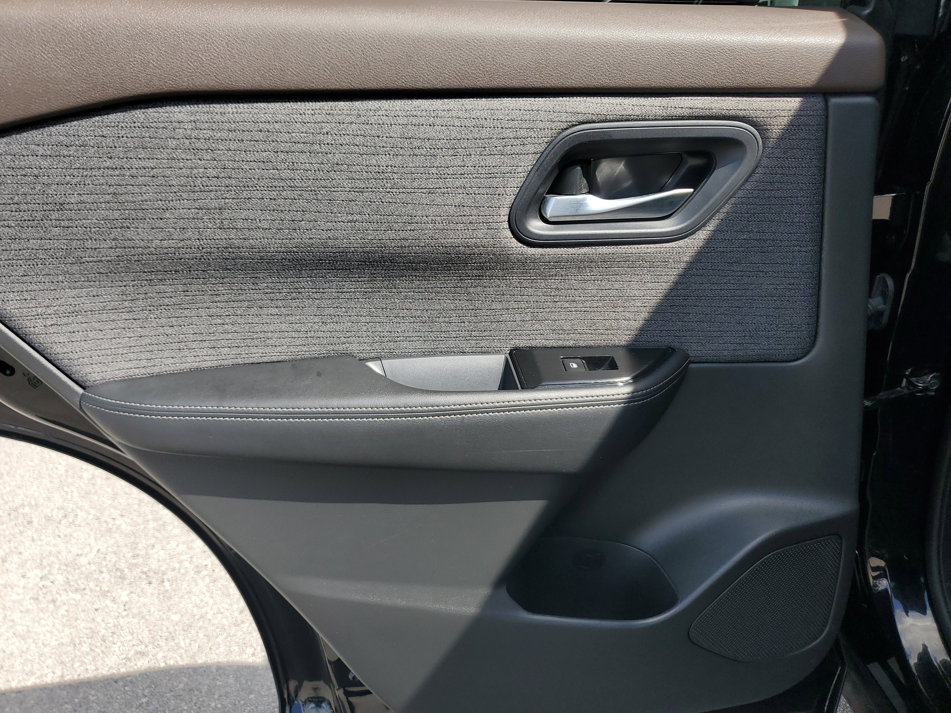 Used 2022 Nissan Rogue SV image 28