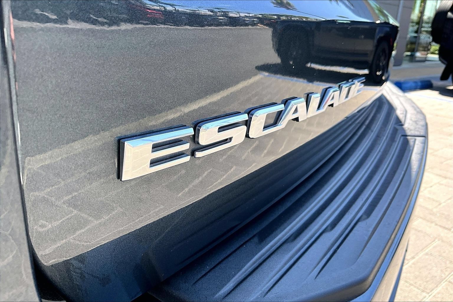 Used 2021 Cadillac Escalade Premium Luxury RWD image 5