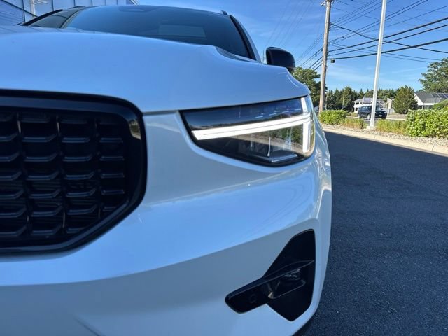 Certified 2025 Volvo XC40 B5 Plus AWD/4WD image 8