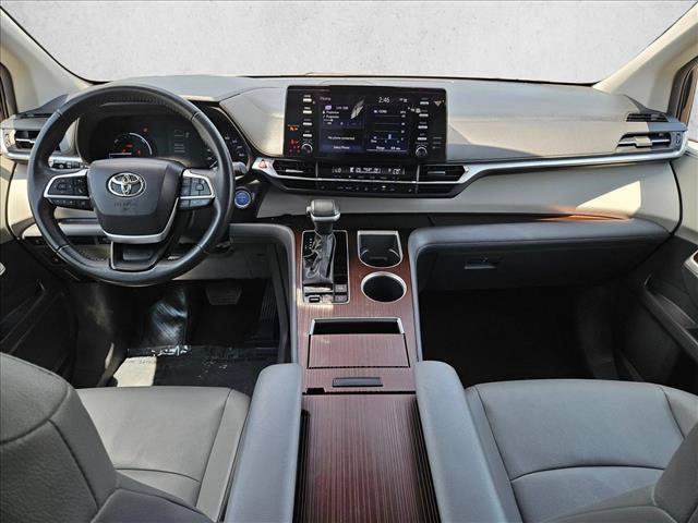 Used 2023 Toyota Sienna XLE FWD image 16