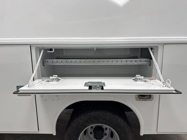 New 2025 Ford F350 XL w/ XL Chrome Package image 30