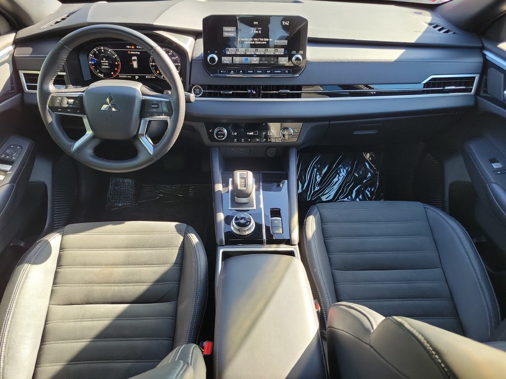 Used 2023 Mitsubishi Outlander SE Black Edition FWD image 17