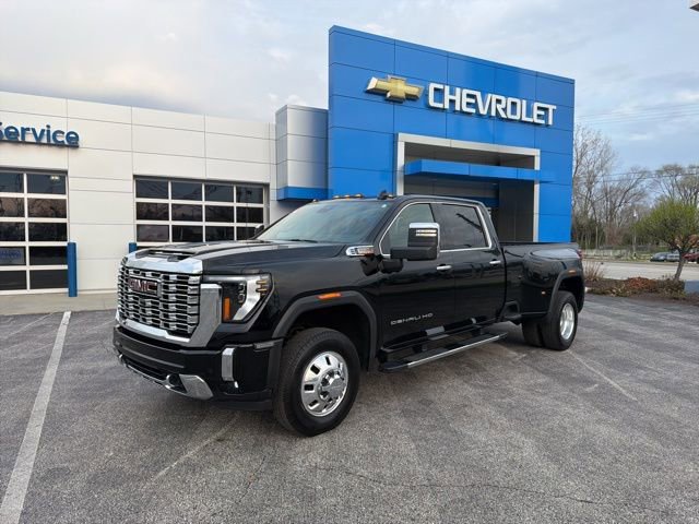 Used 2024 GMC Sierra 3500 Denali w/ Denali Reserve Package image 2