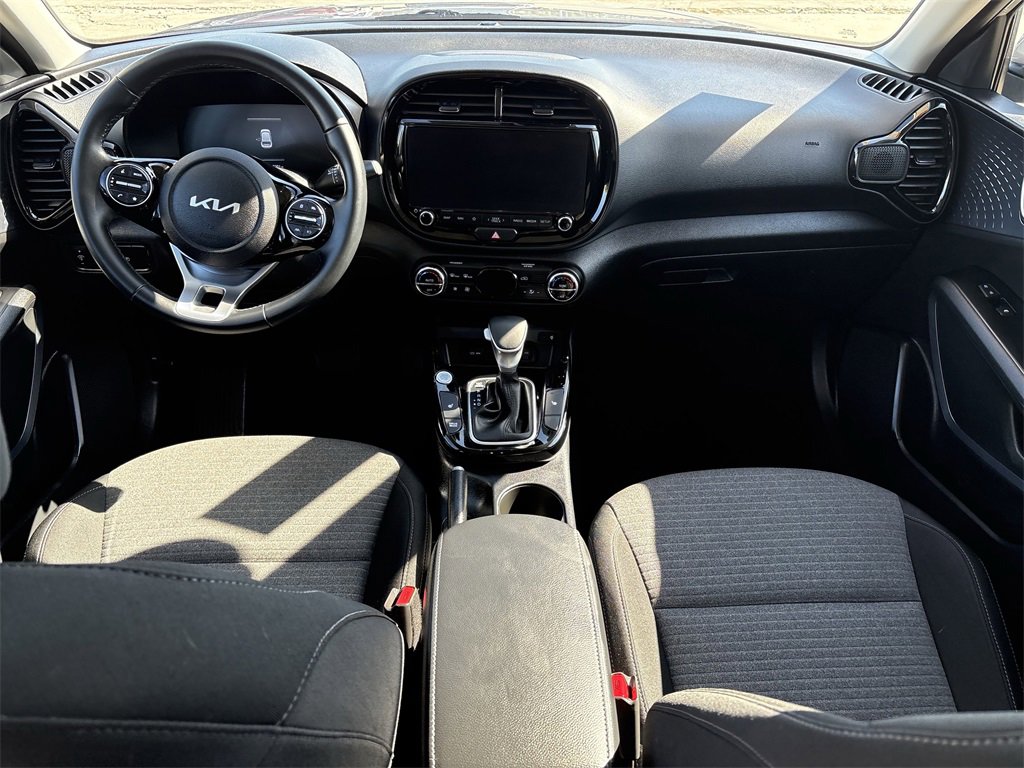 Certified 2025 Kia Soul EX image 17