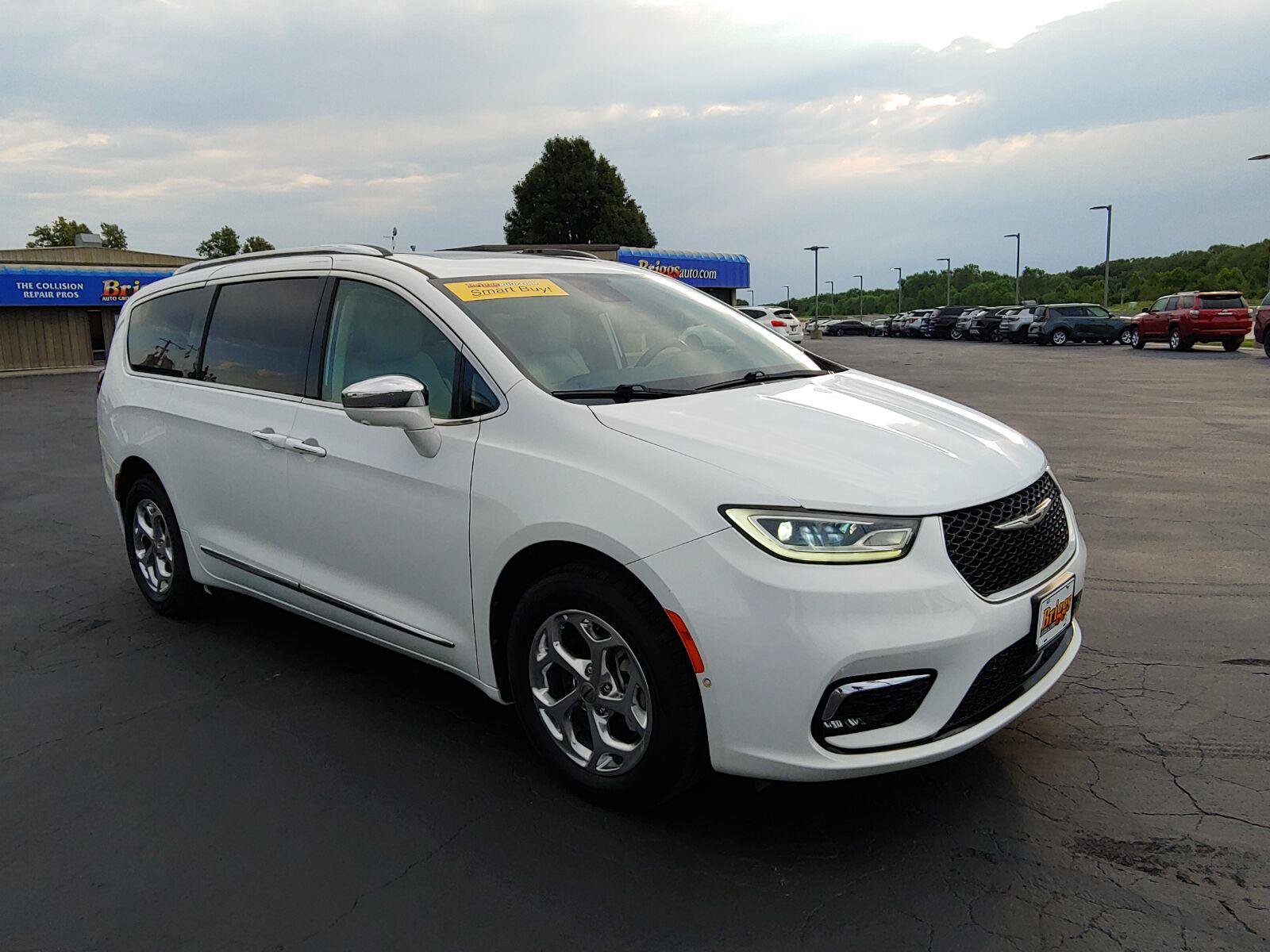 Used 2021 Chrysler Pacifica Limited w/ Premium & Safety Sphere Group AWD/4WD image 4