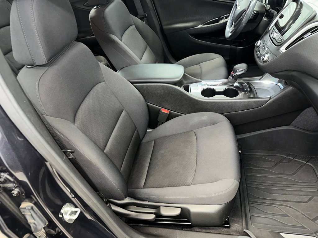 Used 2022 Chevrolet Malibu RS image 29